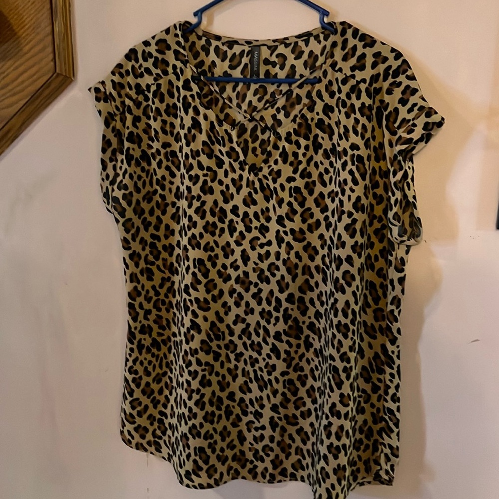 Massini Leopard Print short sleeve ladies’ top